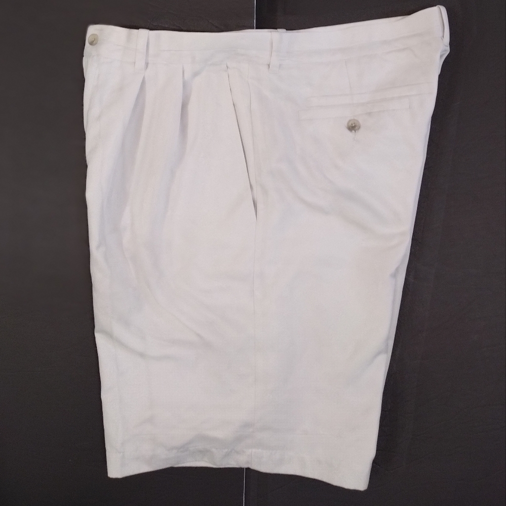 Perry Ellis golf pleated Shorts, 36Wx10L  beige,  pockets, pleated front, ZipUp